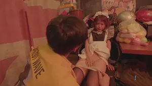 Cô gái xinh đẹp từ gia đình học giả ở Thượng Hải nói, "Đi sâu hơn nữa~Ahhh~Chồng ơi, làm em chết đi! Đẩy con cặc to của anh nhanh hơn đi! Em chịu không nổi nữa rồi..." Đúng là dâm đãng!