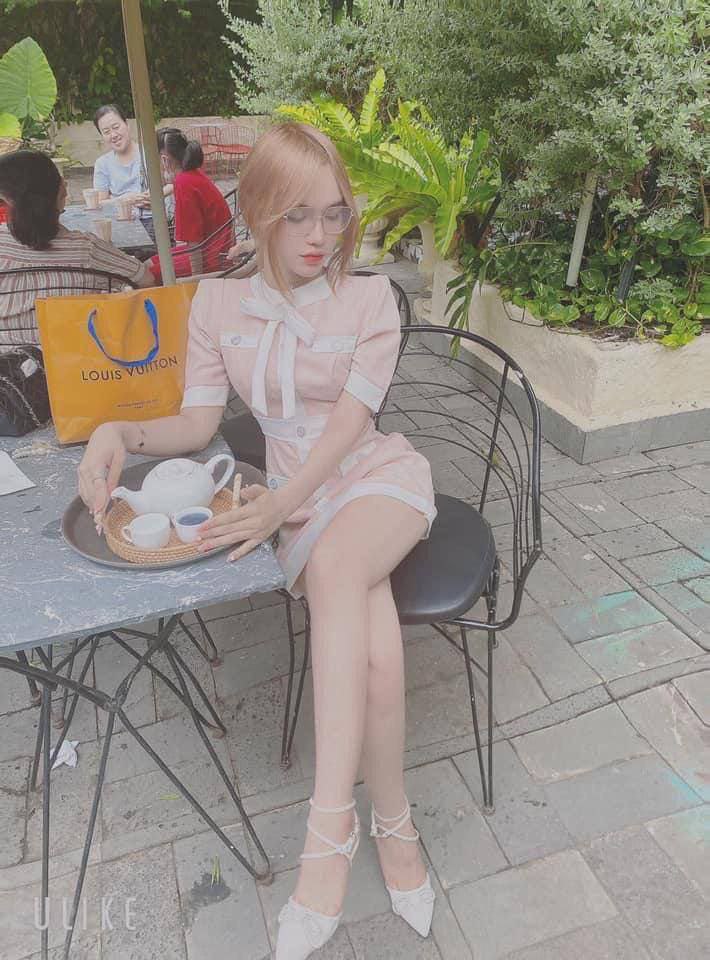 Nhiếp ảnh gia màu Đài Loan "ED Mosaic" bộ ảnh lụa đen trắng đôi chị em ~ E milk butterfly và cô bạn thân đã đến cửa hàng vịt Tai Mama để chọn 4 người đàn ông cùng chơi 6P, và cô em gái cũng lần đầu tiên trải nghiệm việc xuất tinh... [Phần 1]